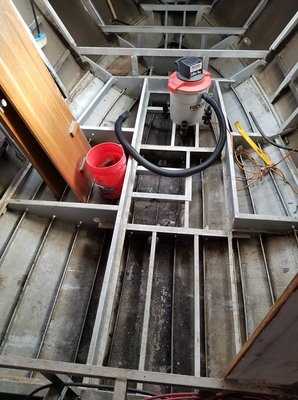 51987028_558040571343875_4881828573603692544_n.jpg (114.46 KiB) Viewed 34101 times Cabin stripped ready for cleaning!