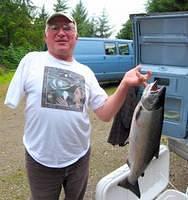 29835.Chris and salmon resized.jpg.jpg.yafupload